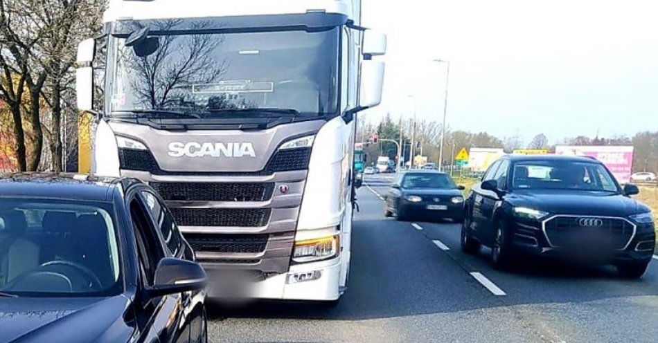 zdjęcie: Kierujący Scanią spowodował kolizję. Miał w organizmie ponad 2,2 promila alkoholu! / fot. KPP w Ząbkowicach Śląskich