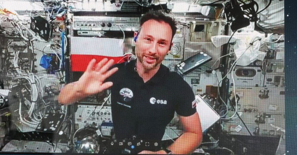 zdjęcie: Misja polskiego astronauty wykonana w ponad 50 proc. / fot. PAP