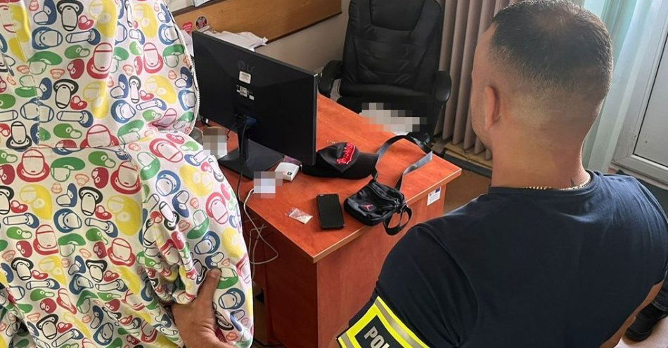 zdjęcie: Ukradł telefon i zaciągnął przez niego kredyt w aplikacji bankowej. Policjanci zatrzymali 26-latka. / fot. KMP w Słupsku