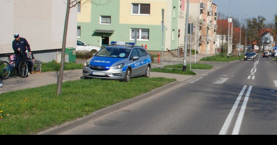 zdjęcie: Policjanci wyjaśniają przyczyny wypadku z udziałem 12-letniej rowerzystki / fot. KPP w Pruszczu Gdańskim