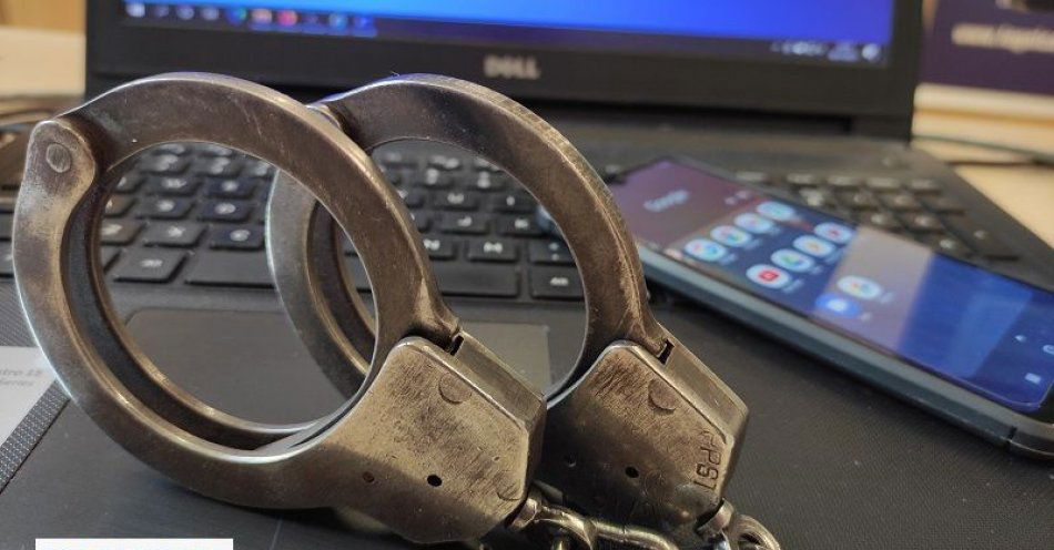 zdjęcie: Uwaga! Oszuści podszywają się pod pracowników banku! Czujny legniczanin nie dał się oszukać / fot. KMP w Legnicy