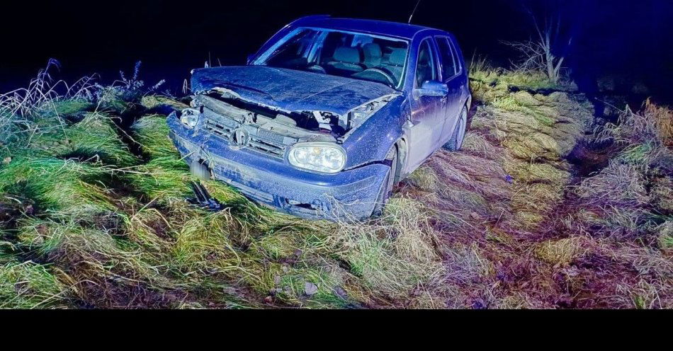 zdjęcie: Nietrzeźwa kierująca uderzyła w drzewo i odeszła pieszo / fot. KPP w Lidzbarku Warmińskim