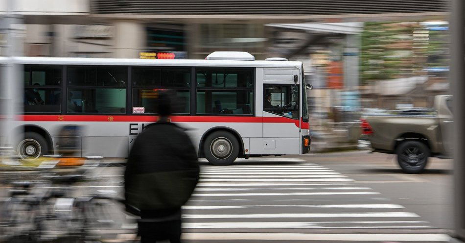 zdjęcie: Zmiany w rozkładach i specjalne linie autobusowe w okresie Wszystkich Świętych / pixabay/7625738