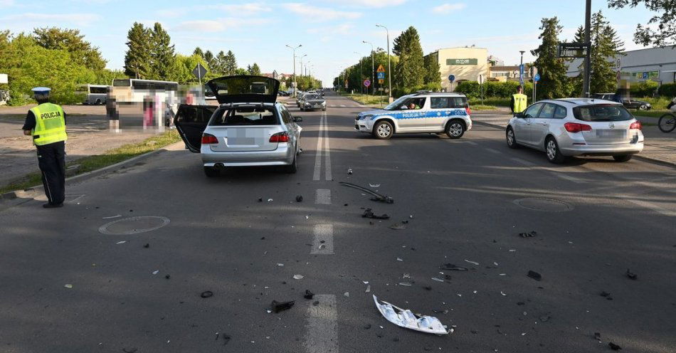 zdjęcie: Wypadek z udziałem Renault i BMW / fot. KMP Chełm