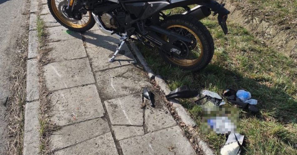 zdjęcie: Ciężki wypadek motocyklisty na ul. Chełmońskiego w Jaworznie / fot. KMP w Jaworznie