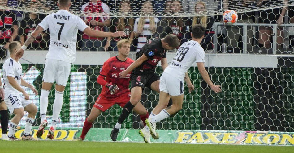 zdjęcie: Legia Warszawa zremisowała na wyjeździe z duńskim FC Midtjylland 3:3 / fot. PAP