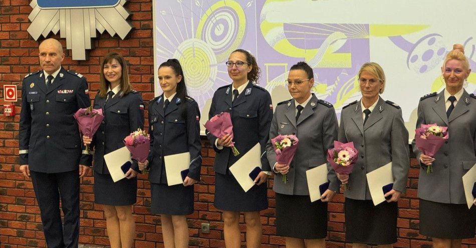 zdjęcie: Policjantka z Myślenic nagrodzona Medalem Stulecia Służby Kobiet / fot. KMP w Myślenicach