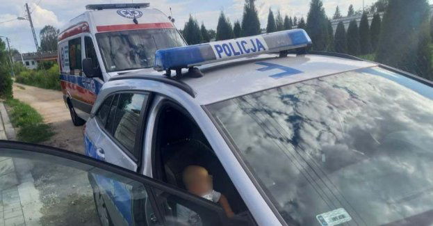 Policjanci interweniowali przy zagubionym 2-latku, na szczęście szybko dotarli do zaniepokojonych rodziców
