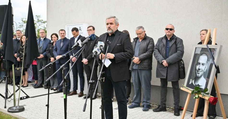 zdjęcie: Medycy uczcili pamięć zamordowanego lekarza Tomasza Soleckiego / fot. PAP