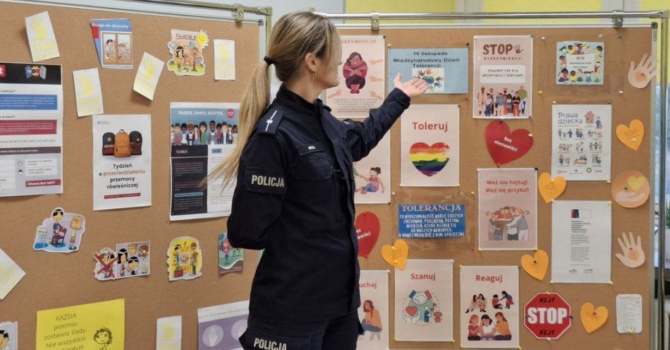 zdjęcie: Policjanci rozmawiali z uczniami o tolerancji w Orli / fot. KPP Bielsk Podlaski