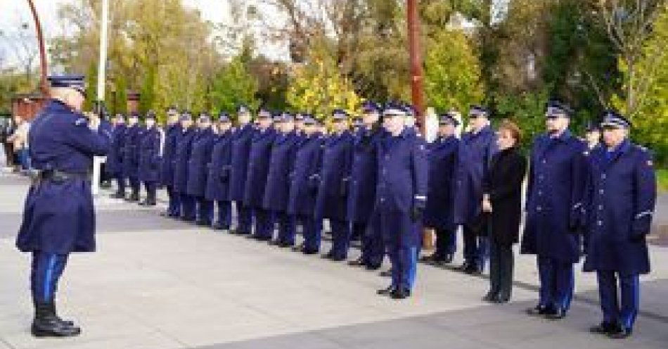 zdjęcie: Kolejna nowa legnicka policjanta wypowiedziała słowa roty ślubowania / fot. KMP w Legnicy