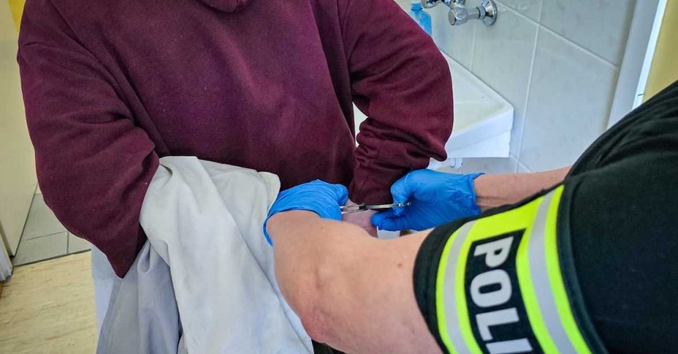 zdjęcie: Policjanci zatrzymali mężczyznę, który znieważył i groził ratownikowi medycznemu / fot. KPP Sokółka