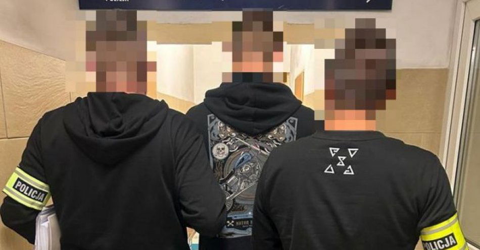 zdjęcie: Oszukał co najmniej 74 osoby z całej Polski. Teraz odpowie za to przed sądem / fot. KMP w Jeleniej Górze
