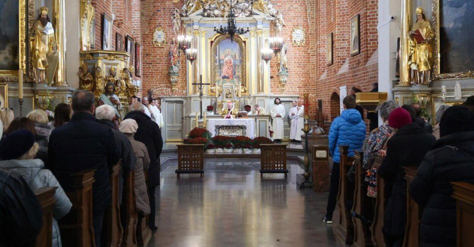 zdjęcie: Ludzkie życie nie kończy się w wymiarze doczesnym na cmentarzu / fot. PAP