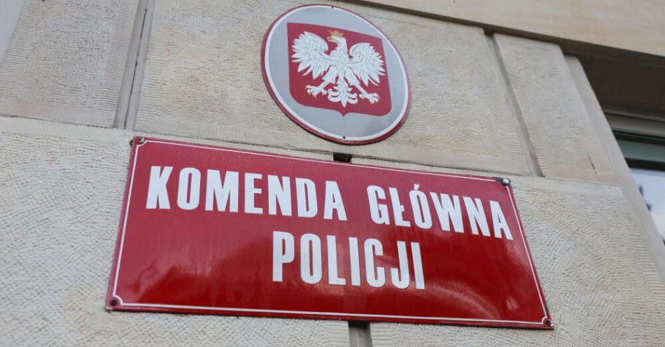 zdjęcie: Policja: zdymisjonowano zastępcę dowódcy warszawskiego oddziału prewencji policji / Warszawa, 04.02.2025. Tbliczka informacyjna na siedzibie  Komendy głównej Policji w Warszawie, 4 bm.  (ls/dw) PAP/Leszek Szymański