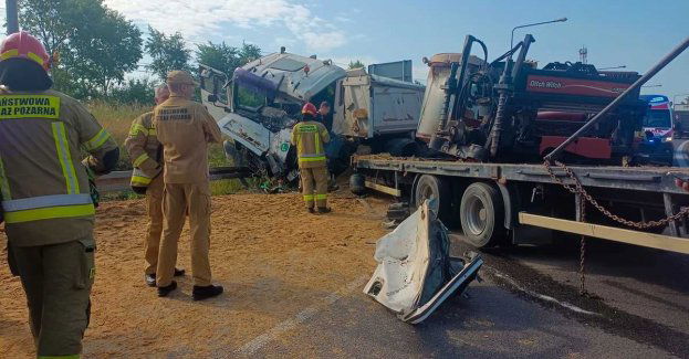 Poważny wypadek na ulicy Anny Walentynowicz w Radomiu. Droga całkowicie zablokowana