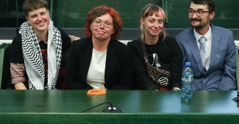 zdjęcie: Uniewinnienie w procesie pięciorga aktywistów oskarżonych ws. nielegalnych migrantów / fot. PAP