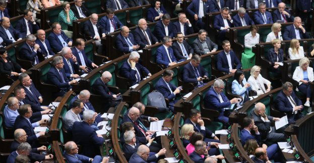 Sejm uchwalił ustawę o wyposażeniu uczniów IV klas szkół podstawowych w laptopy