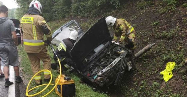 Kielecki policjant na urlopie udzielił pomocy poszkodowanemu w zdarzeniu drogowym
