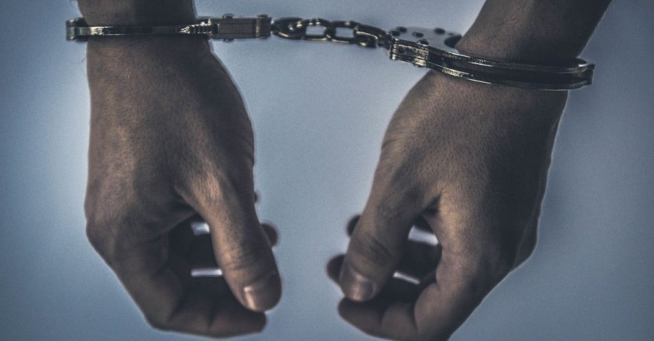 zdjęcie: Radomsko: policjanci obezwładnili agresorów i zapobiegli tragedii / fot. KPP w Radomsku