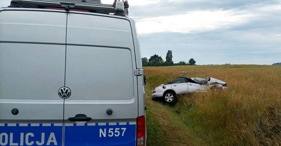 zdjęcie: Po dachowaniu trafiła do szpitala / fot. KPP w Starogardzie Gdańskim