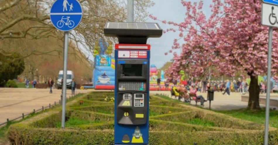 zdjęcie: Będzie wniosek o kontrolę w GZDiZ ws. przetargu na oznaczenia parkometrów / v46488702