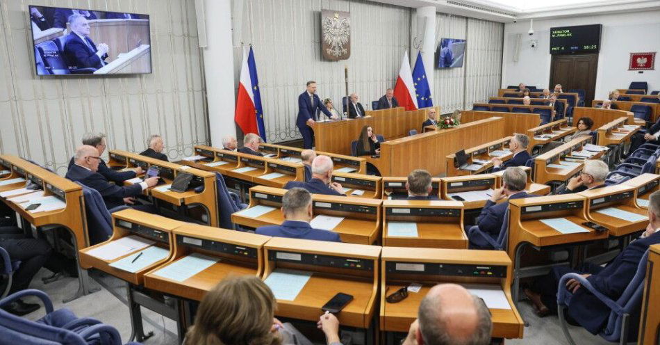 zdjęcie: Senat nie wyraził zgody na zarządzenie przez prezydenta referendum ws. unijnej polityki klimatycznej / Warsaw, 20.05.2026. Vice-Marshal of the Senate Rafał Grupiński (C) and head of the Presidential Council of the Prime Minister? Zbigniew Bogucki (C-L) during the 59th sitting of the Senate of the 11th term on the 20th of this month (sko) PAP/Leszek Szymański