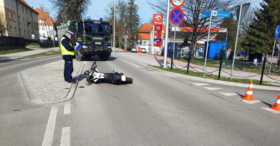 zdjęcie: Zderzenie osobówki z motocyklistą / fot. KPP w Giżycku