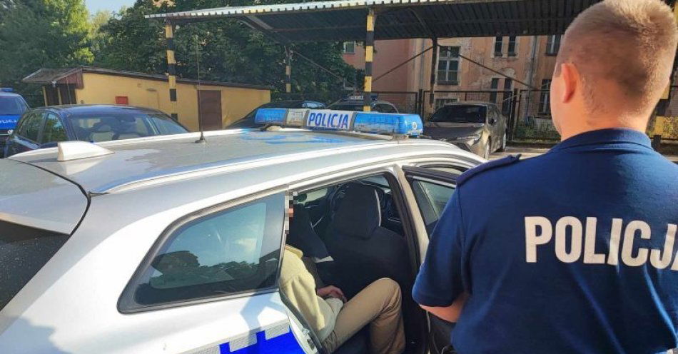zdjęcie: Do aresztu śledczego trafił poszukiwany 50-latek, który został zatrzymany przez policjantów z Posterunku Policji w Prusicach / fot. KPP w Trzebnicy