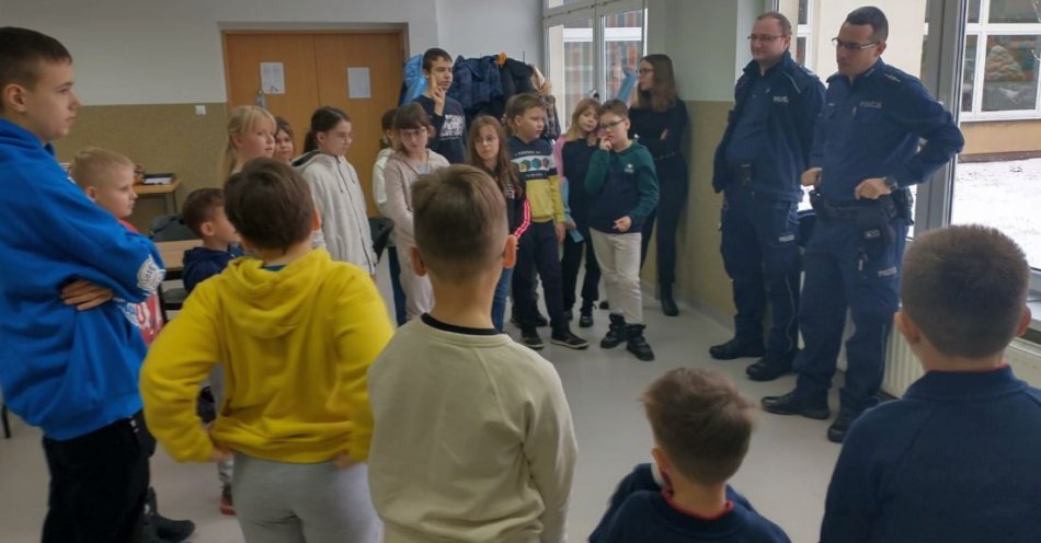 zdjęcie: Półkoloniści zaznajomieni z zasadami / fot. KPP Inowrocław