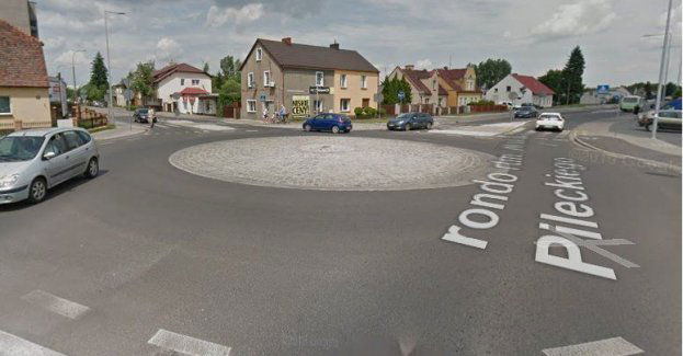 3-letni chłopiec sam spacerował przy ruchliwej drodze