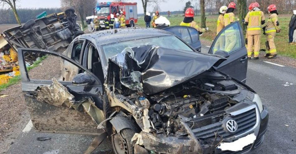 zdjęcie: Groźnie wyglądający wypadek na drodze krajowej nr 79 / fot. KPP w Lipsku