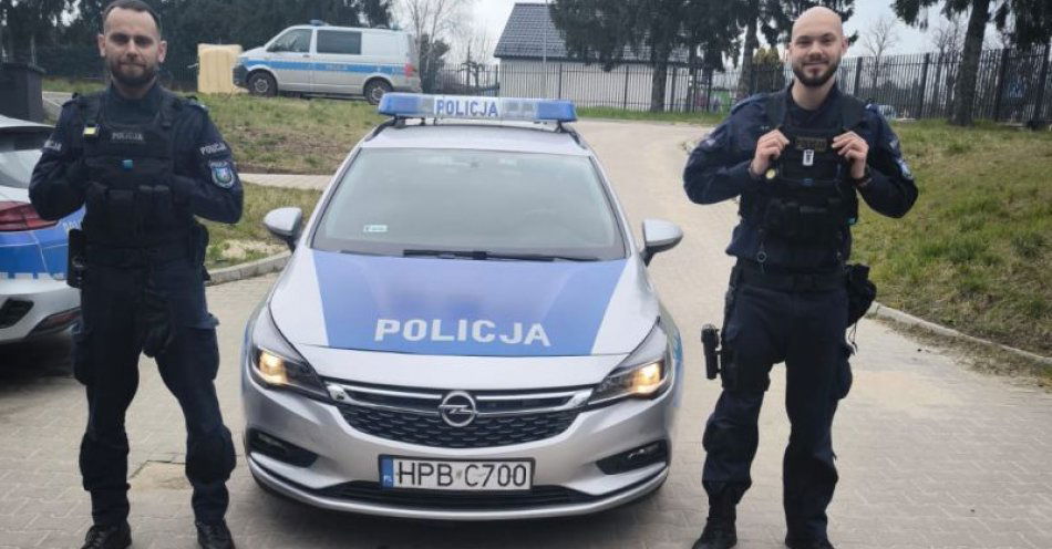 zdjęcie: Czujność oraz błyskawiczna reakcja dolnobrzeskich policjantów zapobiegły pożarowi / fot. KPP w Wołowie