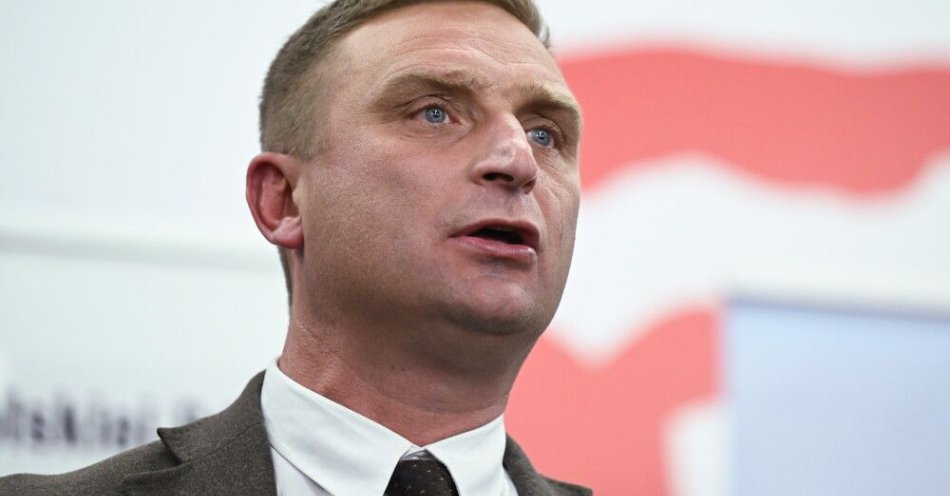 zdjęcie: Towarzystwo Jana Karskiego po wypowiedziach Bąkiewicza: list Karskiego do Edelmana nadal aktualny / Gdańsk, 14.10.2025. Lider Ruchu Obrony Granic Robert Bąkiewicz podczas spotkania organizowanego przez klub Gazety Polskiej Gdańsk II, 14 bm. w Gdańsku. (aldg) PAP/Adam Warżawa