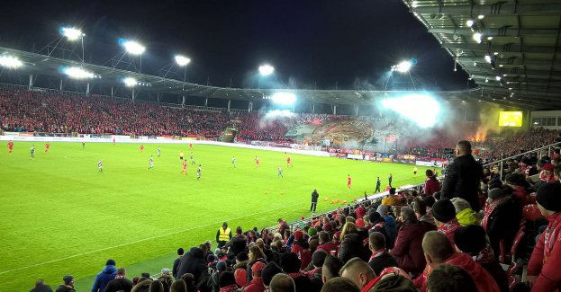 Widzew awansował. Kibole zaatakowali piłkarzy