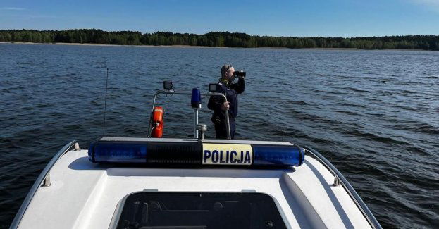 Bydgoscy wodniacy  pomogli sternikowi żaglówki