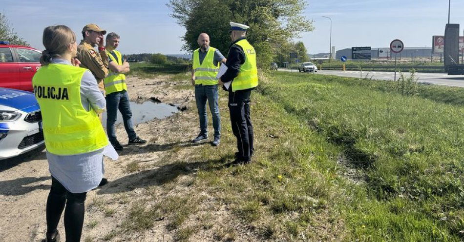 zdjęcie: Specjalna komisja badała miejsce wypadku ze skutkiem śmiertelnym w Gościcinie / fot. KPP w Wejherowie