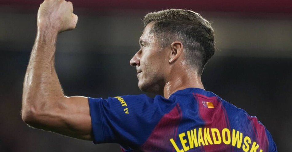 zdjęcie: Dwa gole Lewandowskiego, Barcelona rozbiła Valencię na obiekcie treningowym / fot. PAP