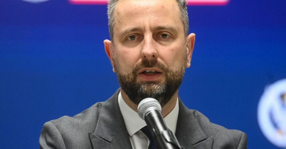 zdjęcie: Szef MON: udział Sił Zbrojnych w misjach poza granicami istotnym elementem systemu bezpieczeństwa / Warszawa, 19.12.2025. Wicepremier, minister obrony narodowej Władysław Kosiniak-Kamysz odczas uroczystości podpisania pakietu umów na dostawę systemów rozpoznawczych, walki radioelektronicznej oraz symulatorów czołgów Leopard 2PLM1, 19 bm. w Wojskowym Centrum Edukacji Obywatelskiej w Warszawie. (jm) PAP/Piotr Nowak