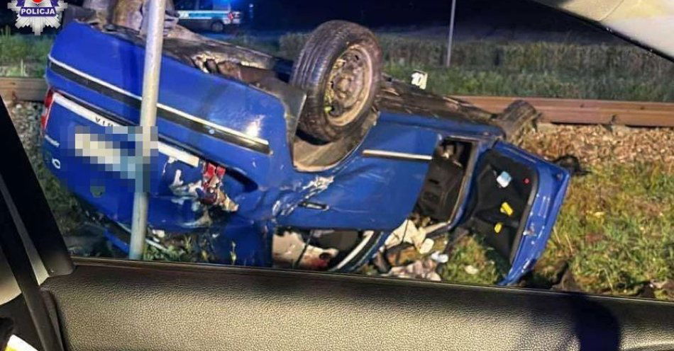 zdjęcie: Wypadek na niestrzeżonym przejeździe kolejowym / fot. KPP Tomaszów Lubelski