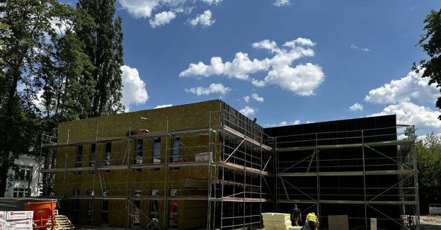 Władze Dzielnicy z wizytą na budowie żłobków - prace idą zgodnie z planem