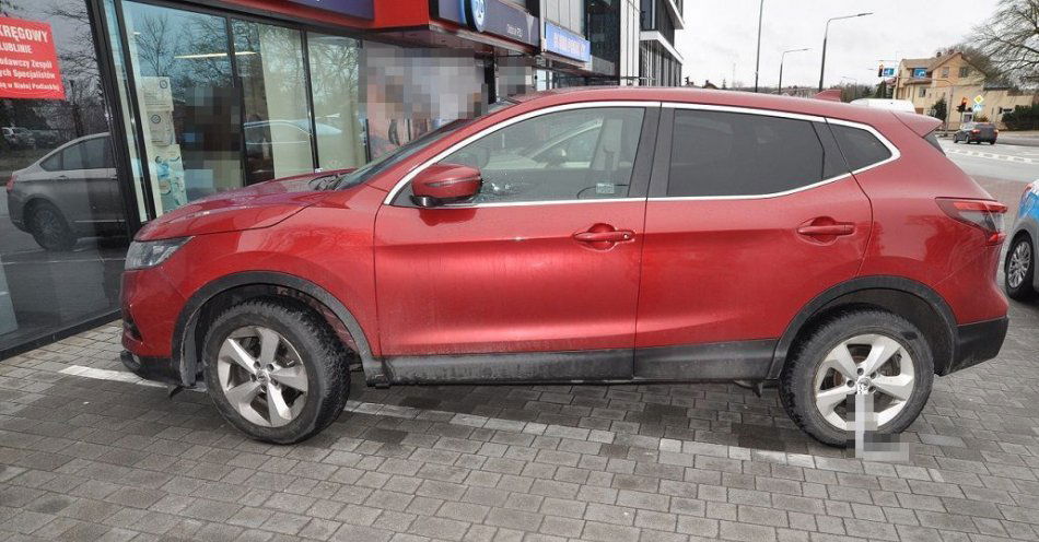 zdjęcie: Cofając z parkingu najechał na pieszą / fot. KMP Biała Podlaska