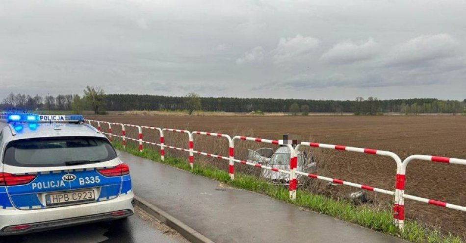 zdjęcie: Niedostosowanie prędkości do warunków panujących na drodze przyczyną groźnie wyglądającej kolizji / fot. KPP w Trzebnicy