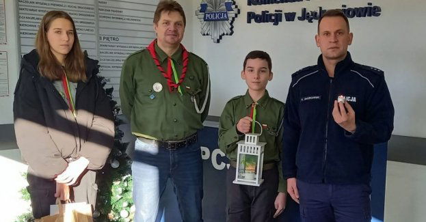 Betlejemskie Światełko Pokoju w jędrzejowskiej Komendzie