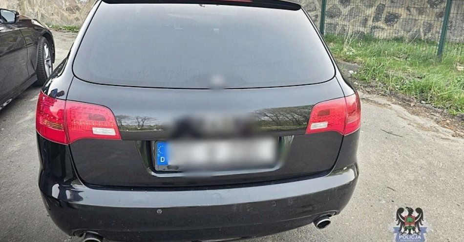 zdjęcie: Zakładasz na swój samochód sfałszowaną tablicę rejestracyjną lub oryginalną, ale przeznaczoną do innego pojazdu? Odpowiadasz za przestępstwo / fot. KMP w Wałbrzychu