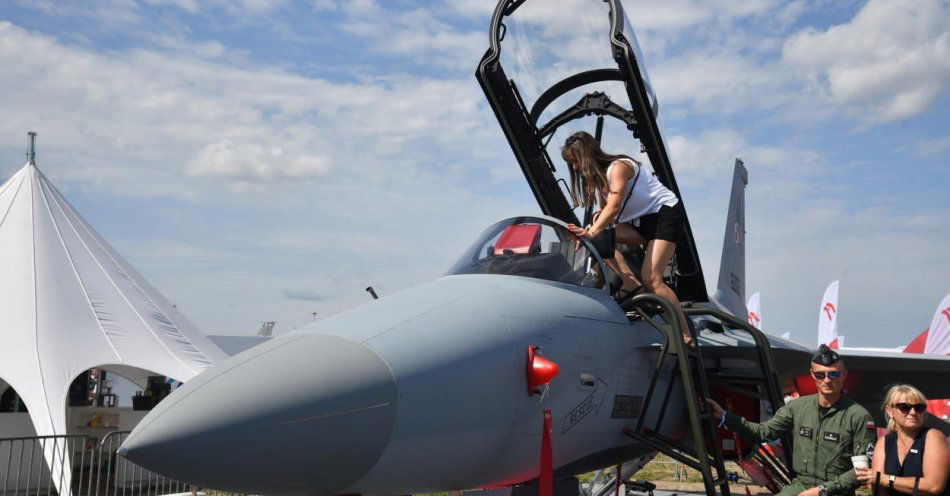 zdjęcie: Tłumy miłośników lotnictwa na Air Show / fot. PAP