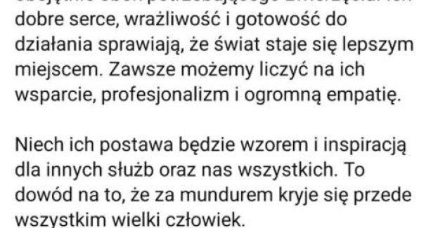 Dzielnicowi ratują psy uwięzione pod ogrodzeniem