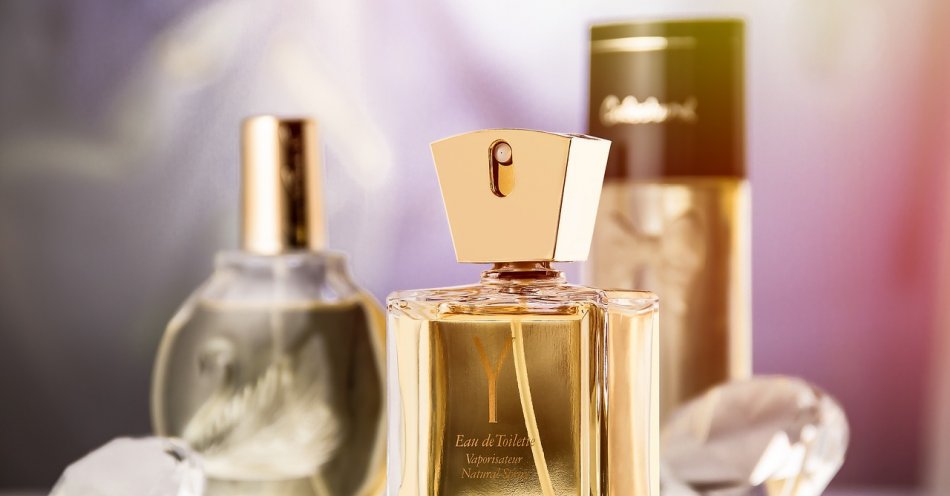 zdjęcie: Skusiły go drogie perfumy / pixabay/3640056