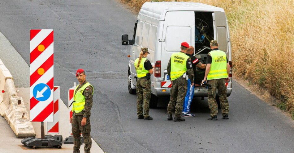 zdjęcie: 57,8 proc. Polaków popiera przywrócenie kontroli na granicach z Niemcami i Litwą / fot. PAP