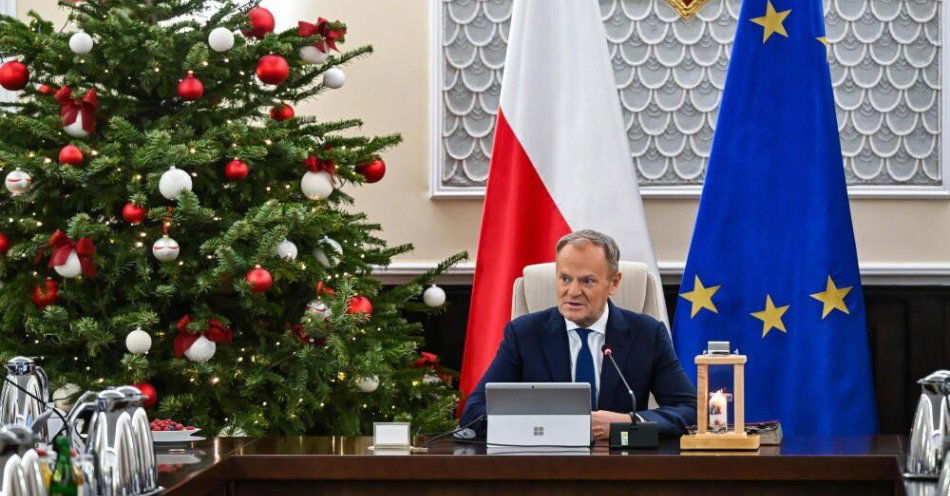 zdjęcie: Premier: 2026 rokiem polskiego przyspieszenia; dociśniemy śrubę przestępcom / Warszawa, 23.12.2025. Premier Donald Tusk przed rozpoczęciem posiedzenia rządu w KPRM w Warszawie, 23 bm. Rada Ministrów zajmie się m.in. projektem ustawy o zmianie ustawy o Krajowej Radzie Sądownictwa oraz ustawy – Kodeks wyborczy. (doro) PAP/Radek Pietruszka